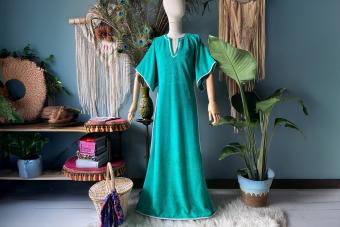 https://cf.ltkcdn.net/www/images/slide/360992-850x566-vintage-1970s-terrycloth-beach-dress.jpg