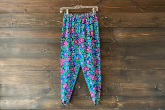 https://cf.ltkcdn.net/www/images/slide/360993-850x566-vintage-80s-90s-stirrup-pants-neon.jpg