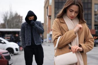 https://cf.ltkcdn.net/www/images/slide/361007-850x566-man-stalking-young-woman_2105729528.jpg