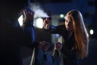 https://cf.ltkcdn.net/www/images/slide/361008-850x566-pepper-spray-tear-gas_662677591.jpg