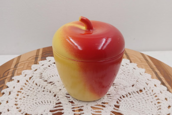 https://cf.ltkcdn.net/www/images/slide/361078-850x566-milk-glass-painted-apple-lidded-treasure.png