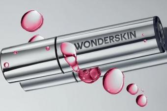 The Catalog Loves This Cult-Favorite Lip Oil