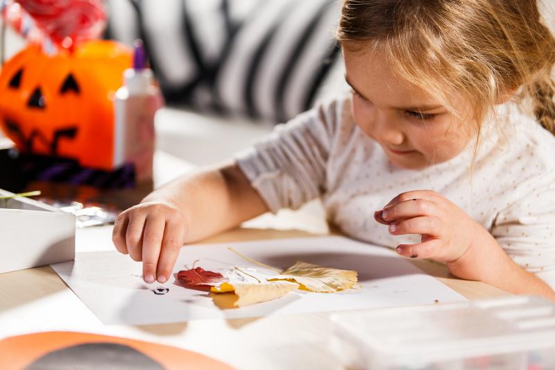 15 Easy Fall Activities for Toddlers Preschoolers LoveToKnow