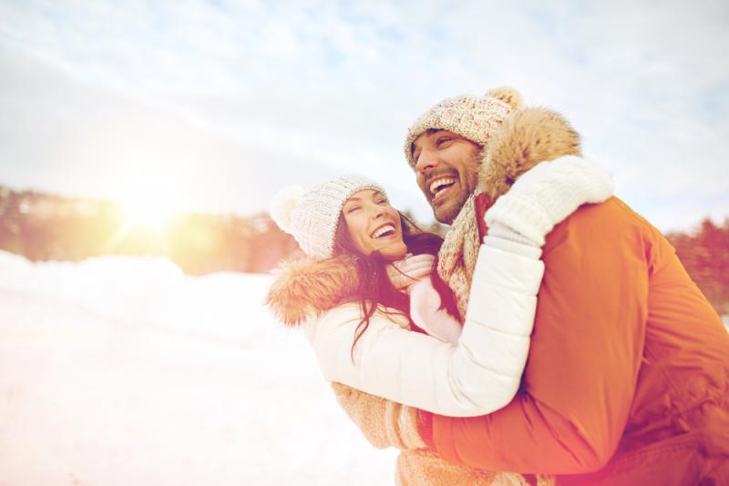 12 Winter Engagement Photo Ideas That Will Warm Your Heart | LoveToKnow